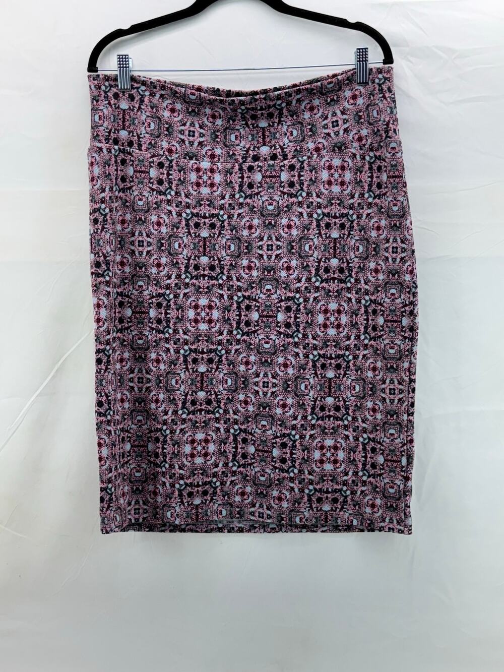 XL pencil Lularoe skirt multi colored with stretch.